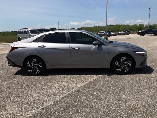 Fluid Metal 2025 Hyundai ELANTRA HEV Limited