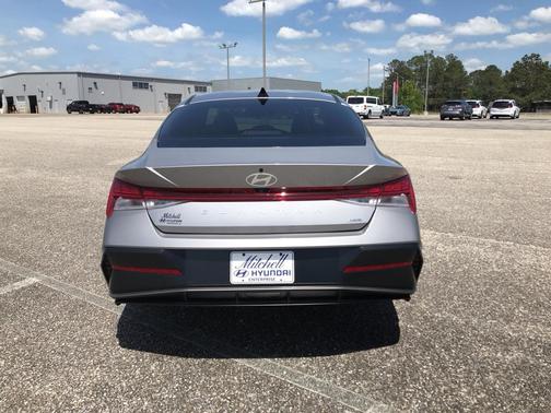 Fluid Metal 2025 Hyundai ELANTRA HEV Limited