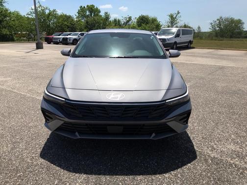 Fluid Metal 2025 Hyundai ELANTRA HEV Limited