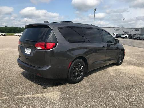2018 Chrysler Pacifica Touring-L