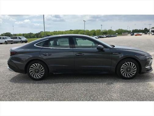 2025 Hyundai SONATA Hybrid SE