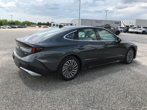 2025 Hyundai SONATA Hybrid SE