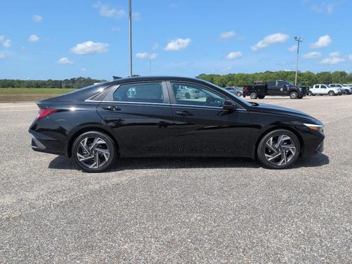 Abyss Black 2026 Hyundai ELANTRA Limited