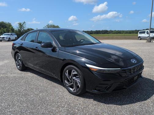 Abyss Black 2026 Hyundai ELANTRA Limited