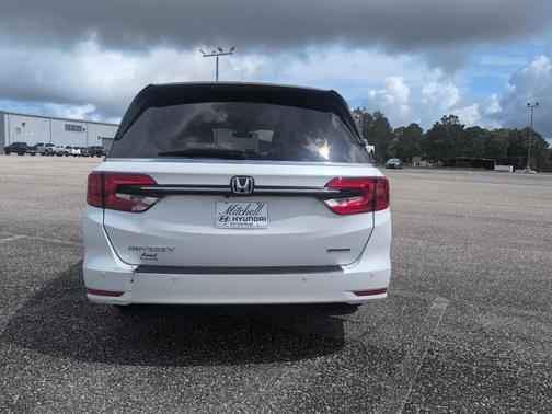 Platinum White Pearl 2022 Honda Odyssey Touring