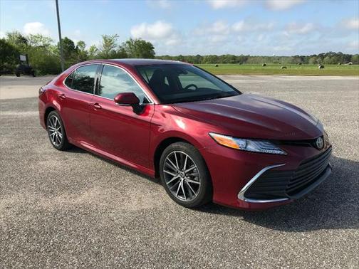 2022 Toyota Camry Hybrid XLE