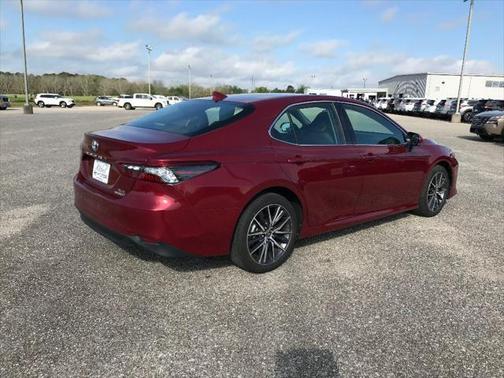 2022 Toyota Camry Hybrid XLE