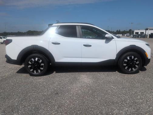 Atlas White 2026 Hyundai SANTA CRUZ SEL Activity
