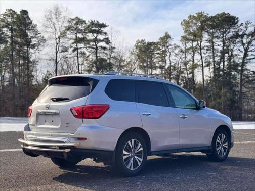 2017 Nissan Pathfinder SL