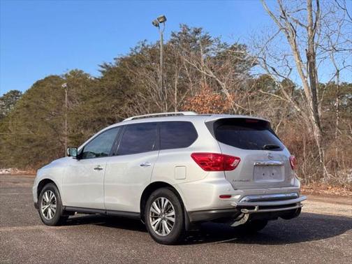 2017 Nissan Pathfinder SL