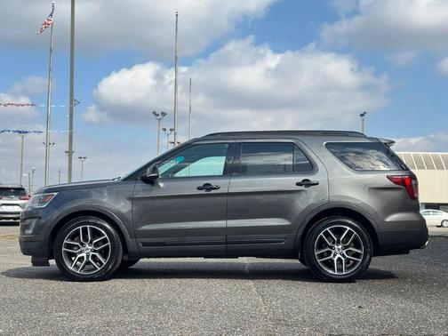 Gray 2017 Ford Explorer sport