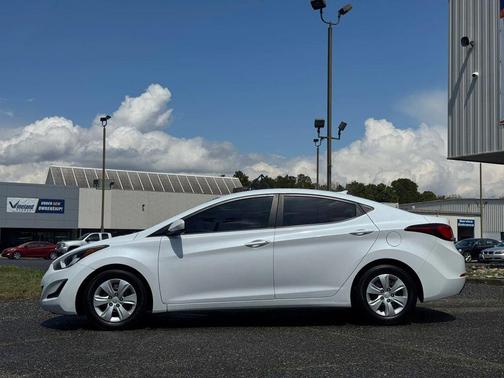 Quartz White Pearl 2016 Hyundai ELANTRA SE
