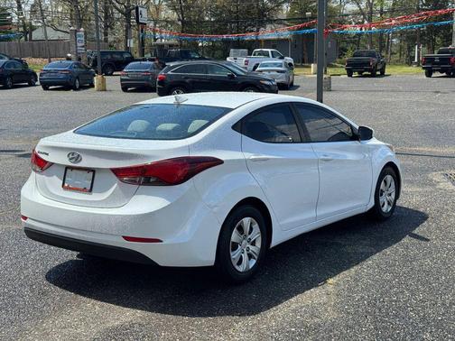 Quartz White Pearl 2016 Hyundai ELANTRA SE