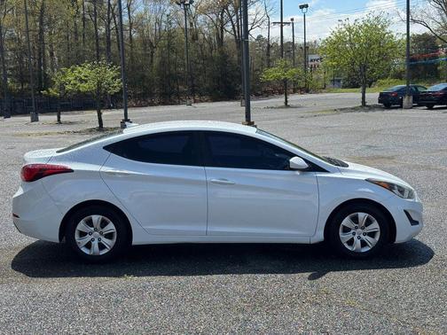 Quartz White Pearl 2016 Hyundai ELANTRA SE