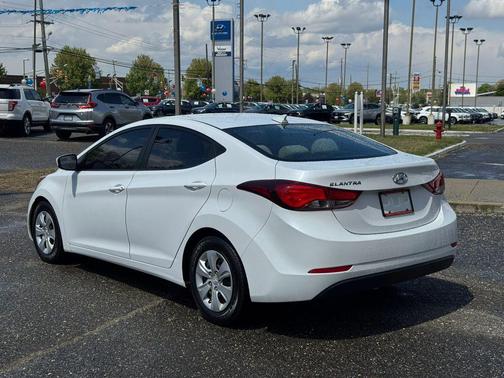 Quartz White Pearl 2016 Hyundai ELANTRA SE