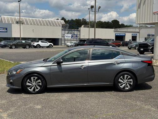 Gun Metallic 2019 Nissan Altima 2.5 S