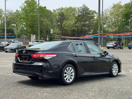 Midnight Black Metallic 2018 Toyota Camry LE
