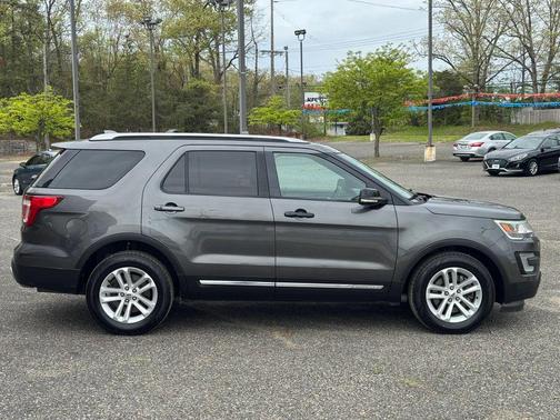 Gray 2017 Ford Explorer sport