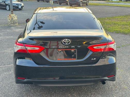 Midnight Black Metallic 2018 Toyota Camry LE