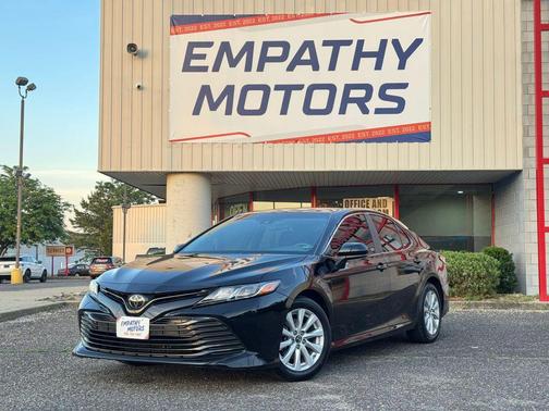 Midnight Black Metallic 2018 Toyota Camry LE