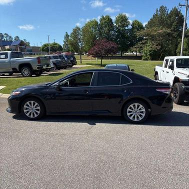 Midnight Black Metallic 2018 Toyota Camry LE