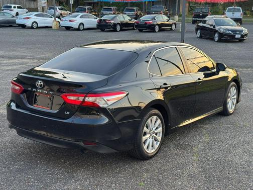 Midnight Black Metallic 2018 Toyota Camry LE