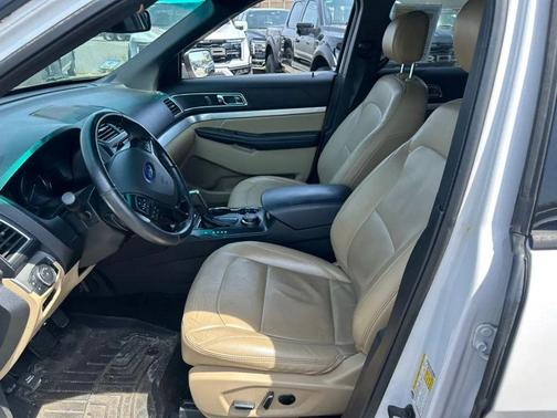 White Platinum Metallic Tri-Coat 2017 Ford Explorer sport