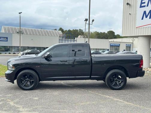 Brilliant Black Crystal Pearlcoat 2016 RAM 1500 Sport