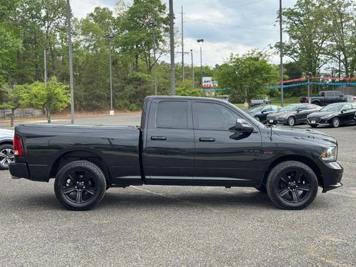 Brilliant Black Crystal Pearlcoat 2016 RAM 1500 Sport