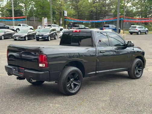 Brilliant Black Crystal Pearlcoat 2016 RAM 1500 Sport