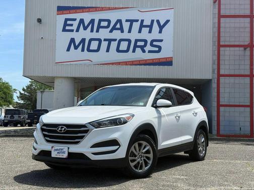 Dazzling White 2018 Hyundai TUCSON Sport