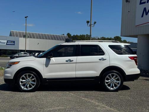 White 2011 Ford Explorer XLT