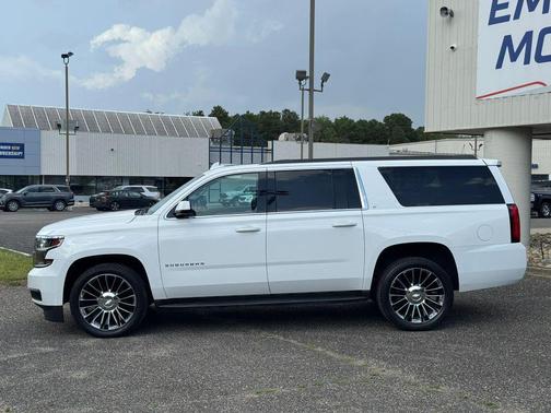 White 2017 Chevrolet Suburban LT