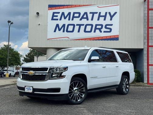White 2017 Chevrolet Suburban LT