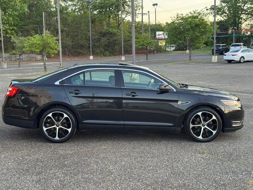 Tuxedo Black Metallic 2015 Ford Taurus SEL