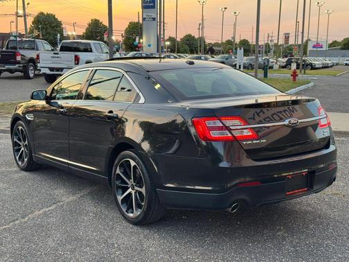 Tuxedo Black Metallic 2015 Ford Taurus SEL