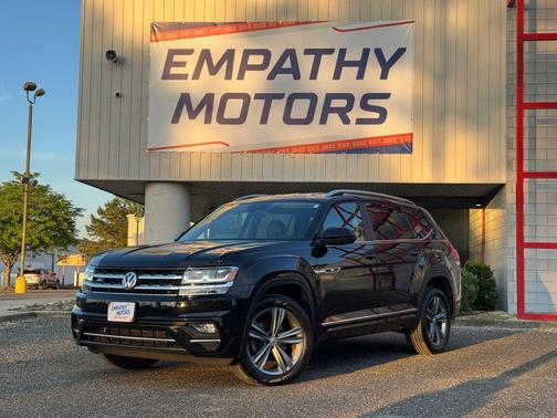 Deep Black Pearl 2019 Volkswagen Atlas 3.6L SE w/Technology