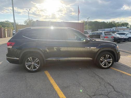 Deep Black Pearl 2019 Volkswagen Atlas 3.6L SE w/Technology