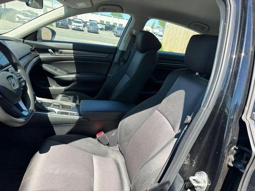 Crystal Black Pearl 2019 Honda Accord LX