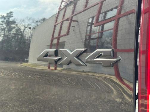 Brilliant Black Crystal Pearlcoat 2016 RAM 1500 Tradesman/Express