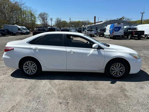 Super White 2016 Toyota Camry LE