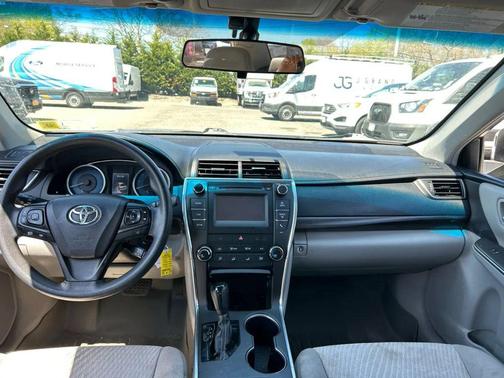 Super White 2016 Toyota Camry LE