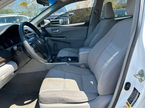 Super White 2016 Toyota Camry LE