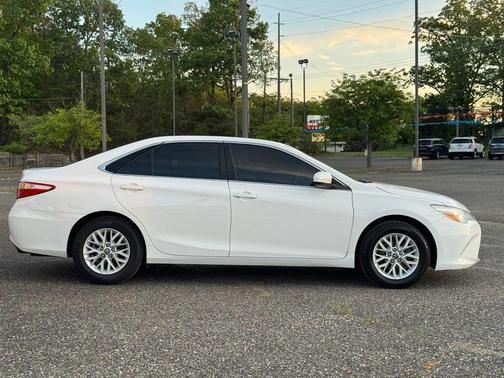Super White 2016 Toyota Camry LE