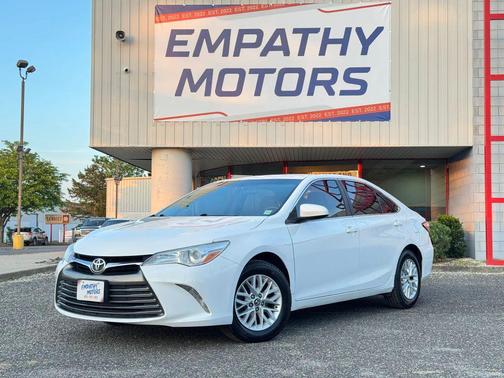 Super White 2016 Toyota Camry LE