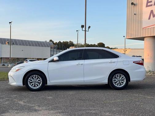 Super White 2016 Toyota Camry LE