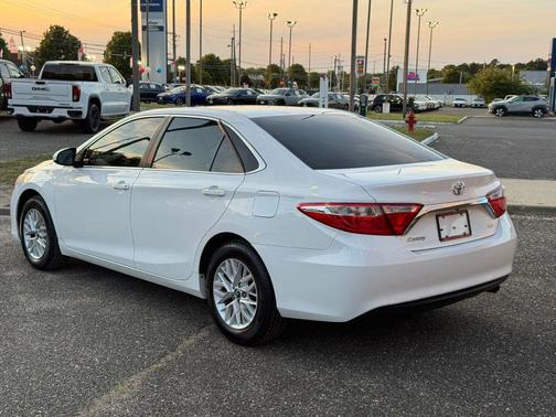 Super White 2016 Toyota Camry LE
