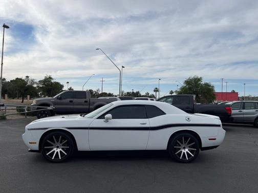 White 2013 Dodge Challenger SXT