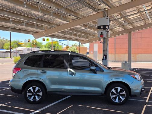 Jasmine Green Metallic 2018 Subaru Forester 2.5i Premium