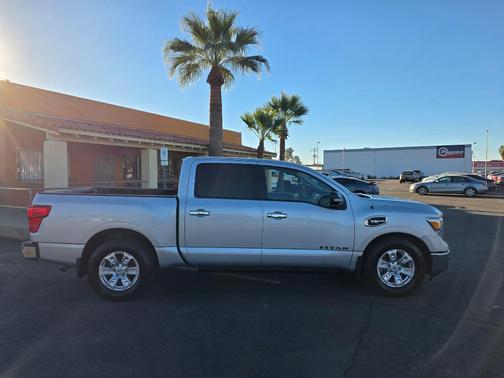2017 Nissan Titan SV